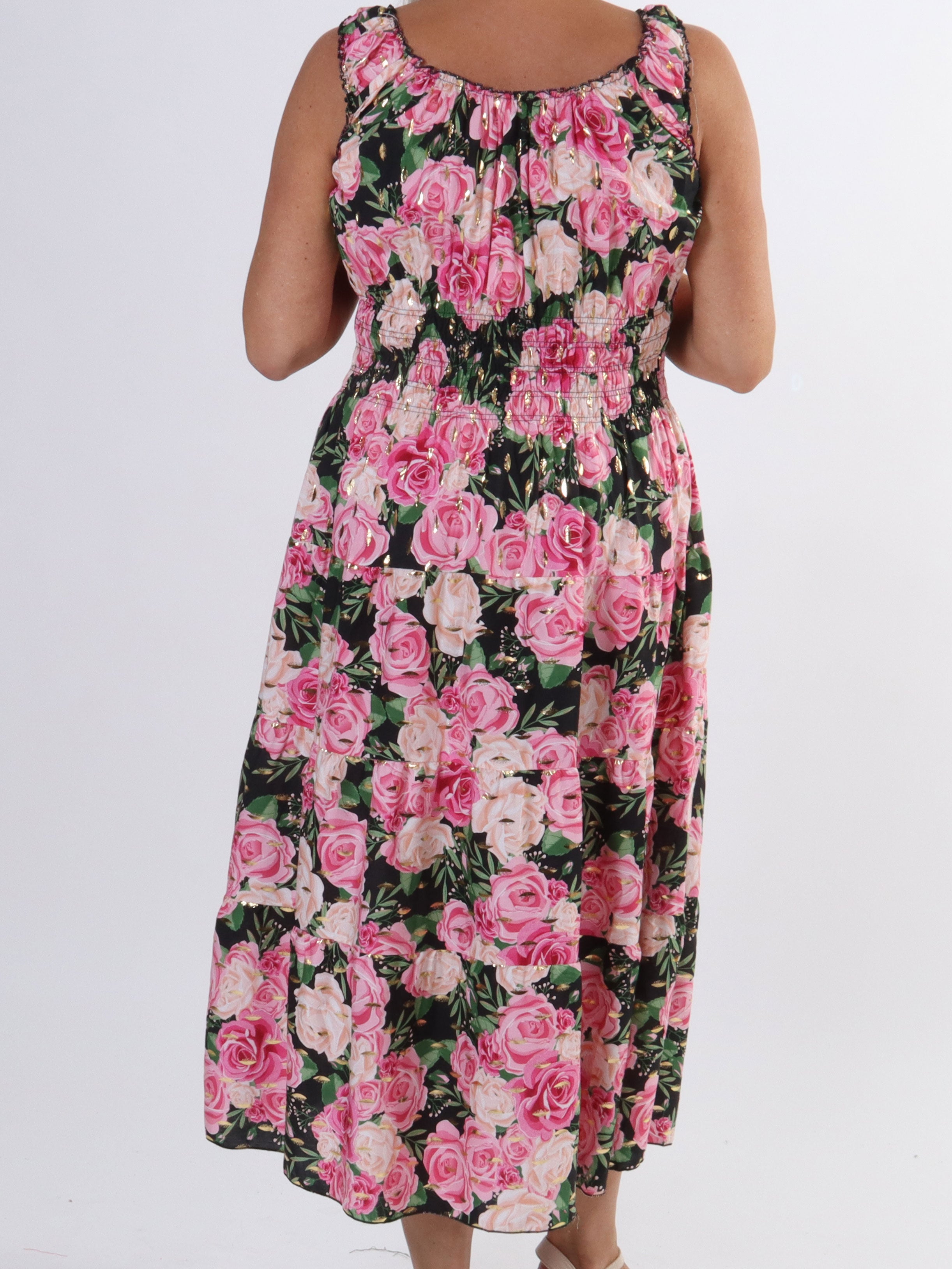 Alicia Rose Short - Sød plus size stropkjole med sommerblomster